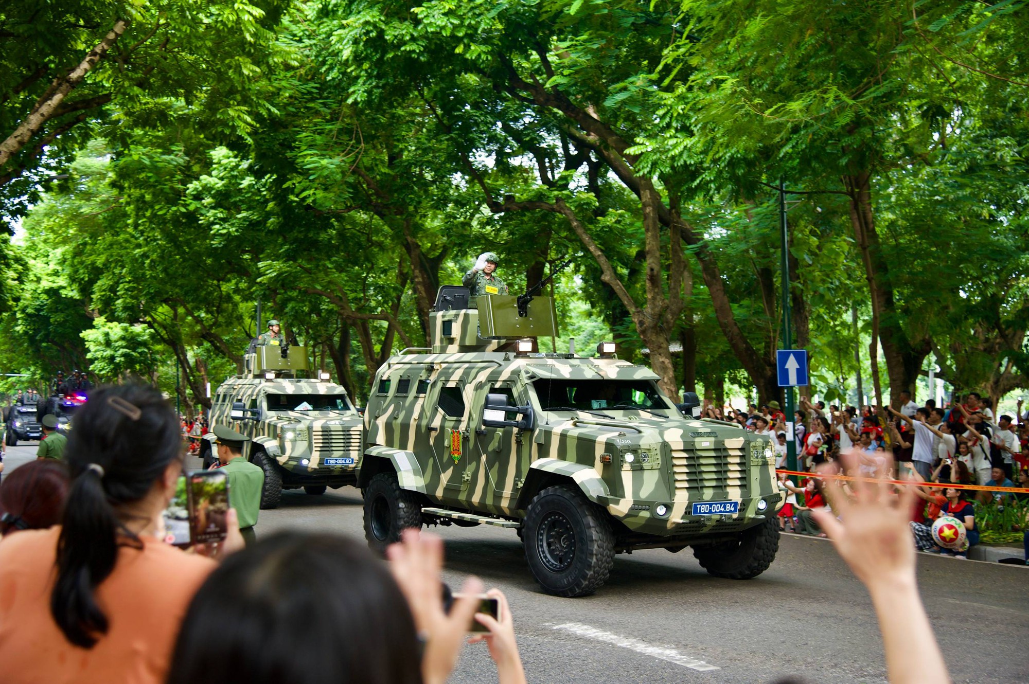 Choáng ngợp hình ảnh Su-30MK2, Yak-130 lần đầu thả bẫy nhiệt và dàn vũ khí, khí tài tại Lễ tổng duyệt A80- Ảnh 11.