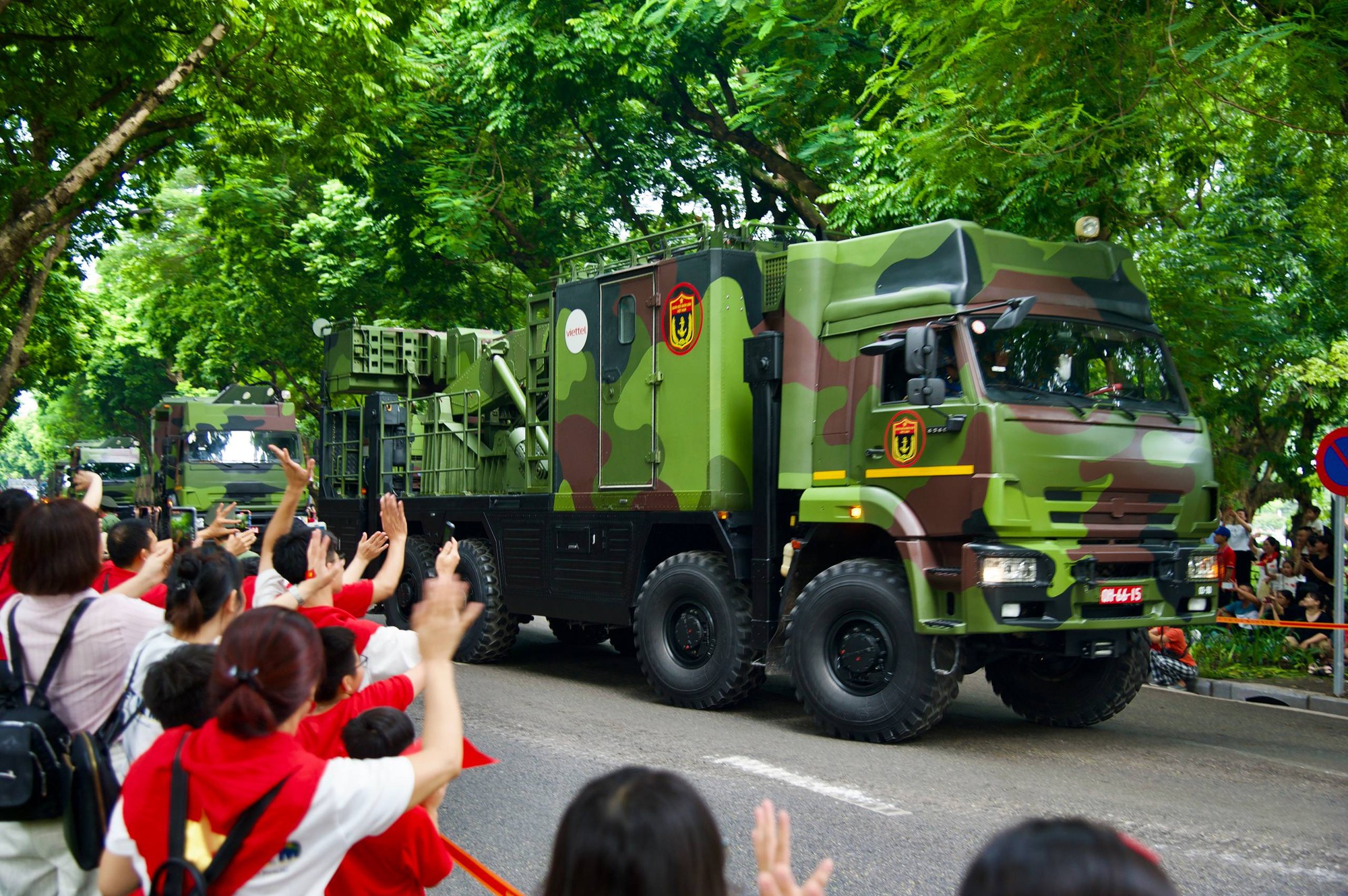 Choáng ngợp hình ảnh Su-30MK2, Yak-130 lần đầu thả bẫy nhiệt và dàn vũ khí, khí tài tại Lễ tổng duyệt A80- Ảnh 5.