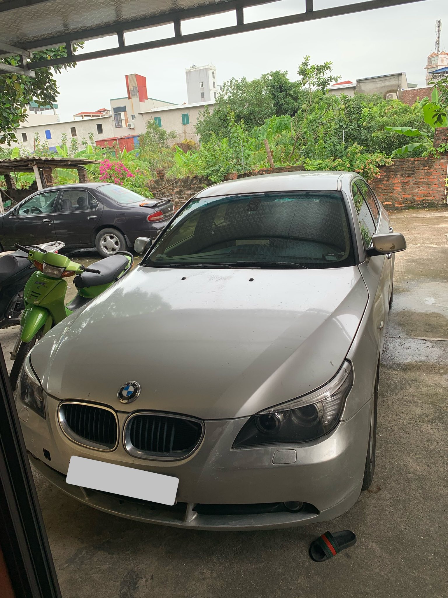 Rao BMW 5-Series 2004 chỉ 100 triệu đồng, người bán chia sẻ: 'Sơn ngoại thất xấu, hộp số bị lỗi'- Ảnh 2.