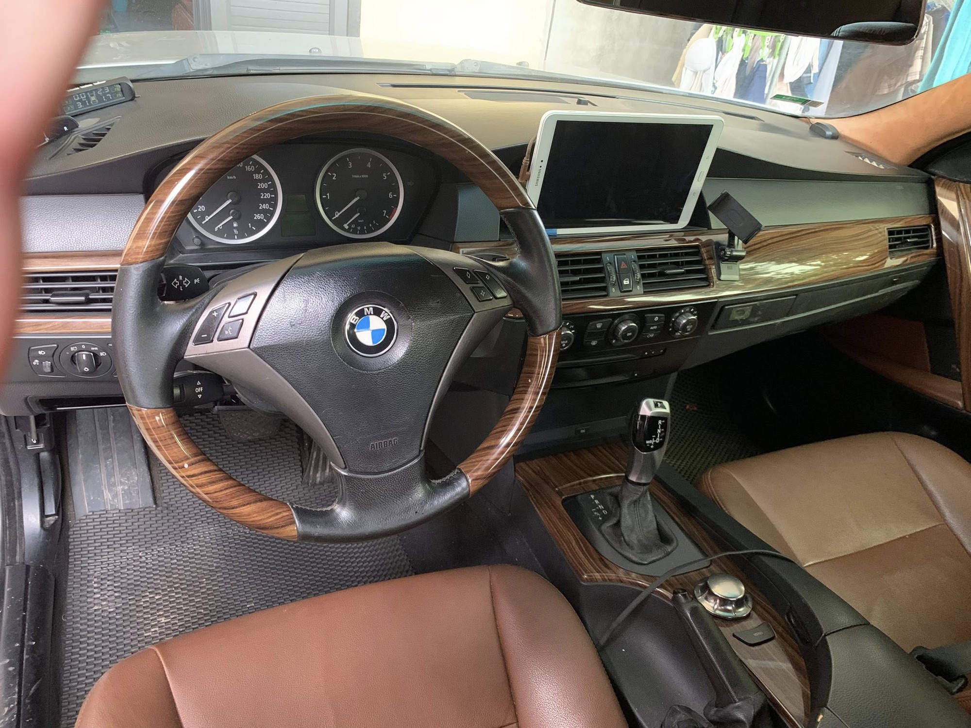 Rao BMW 5-Series 2004 chỉ 100 triệu đồng, người bán chia sẻ: 'Sơn ngoại thất xấu, hộp số bị lỗi'- Ảnh 5.