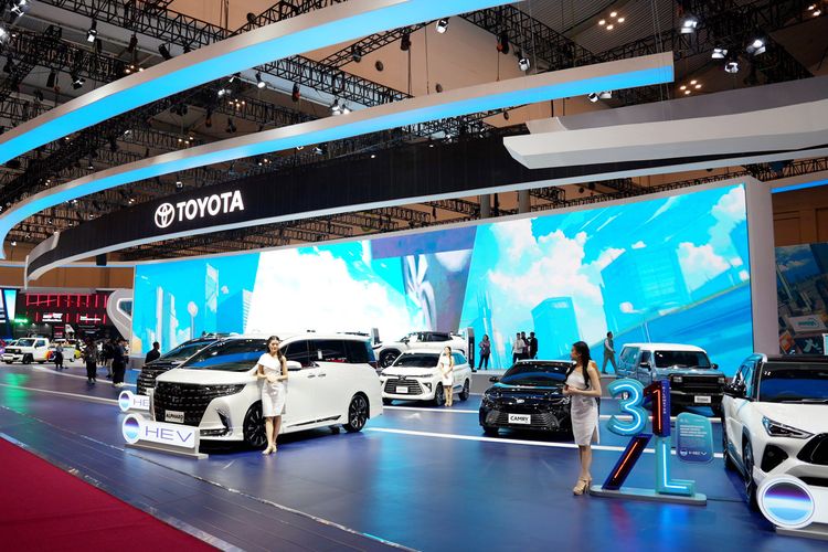 Toyota 'thả thính' sắp có Raize hybrid: Động cơ điện sạc bằng máy xăng giống Nissan Kicks, về Việt Nam dễ đi đầu phân khúc CUV hạng A- Ảnh 3. Toyota 'thả thính' sắp có Raize hybrid: Động cơ điện sạc bằng máy xăng giống Nissan Kicks, về Việt Nam dễ đi đầu phân khúc CUV hạng A- Ảnh 3.