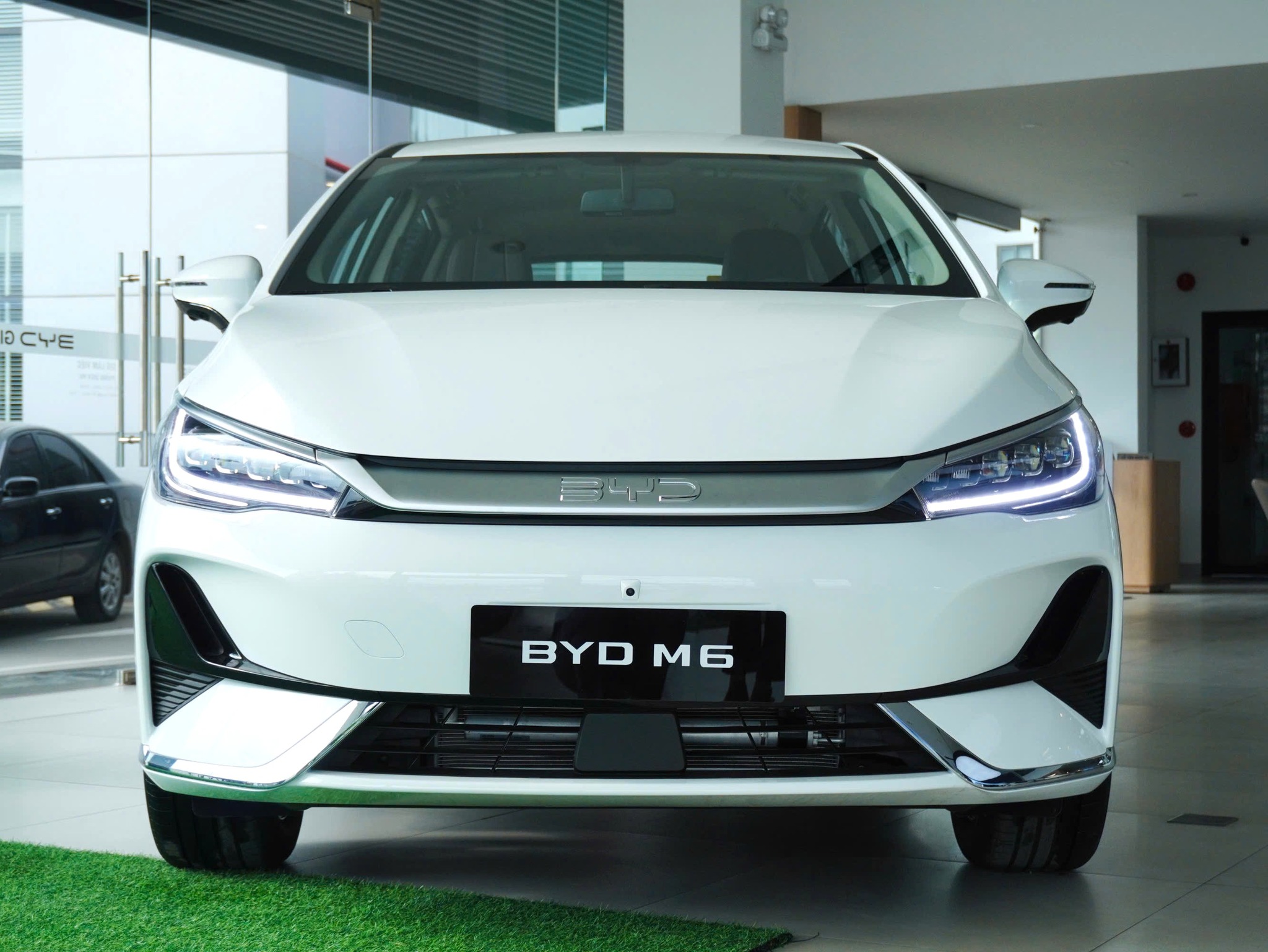 Kèo xe điện dịch vụ căng nhất lúc này: VinFast Limo Green vs BYD M6, bảng này giúp bạn chốt đơn dễ dàng hơn- Ảnh 4.