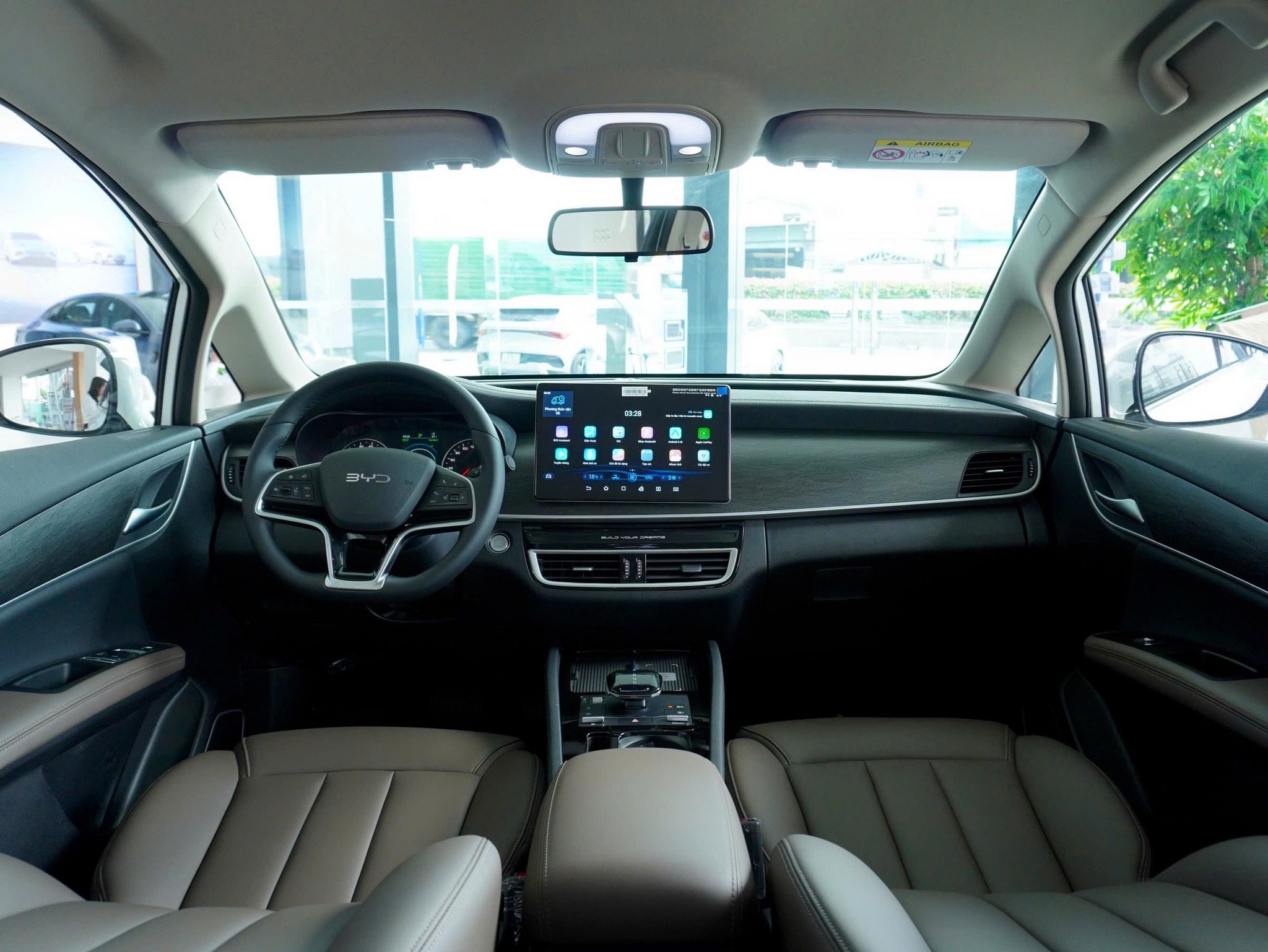 Kèo xe điện dịch vụ căng nhất lúc này: VinFast Limo Green vs BYD M6, bảng này giúp bạn chốt đơn dễ dàng hơn- Ảnh 6.
