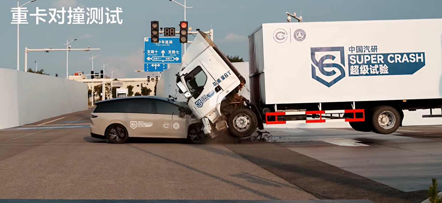 Hãng xe ô tô Trung Quốc bị phanh phui video 'giả' thử nghiệm va chạm, dùng xe tải mua lậu để lăng xê mẫu xe điện mới!- Ảnh 4.