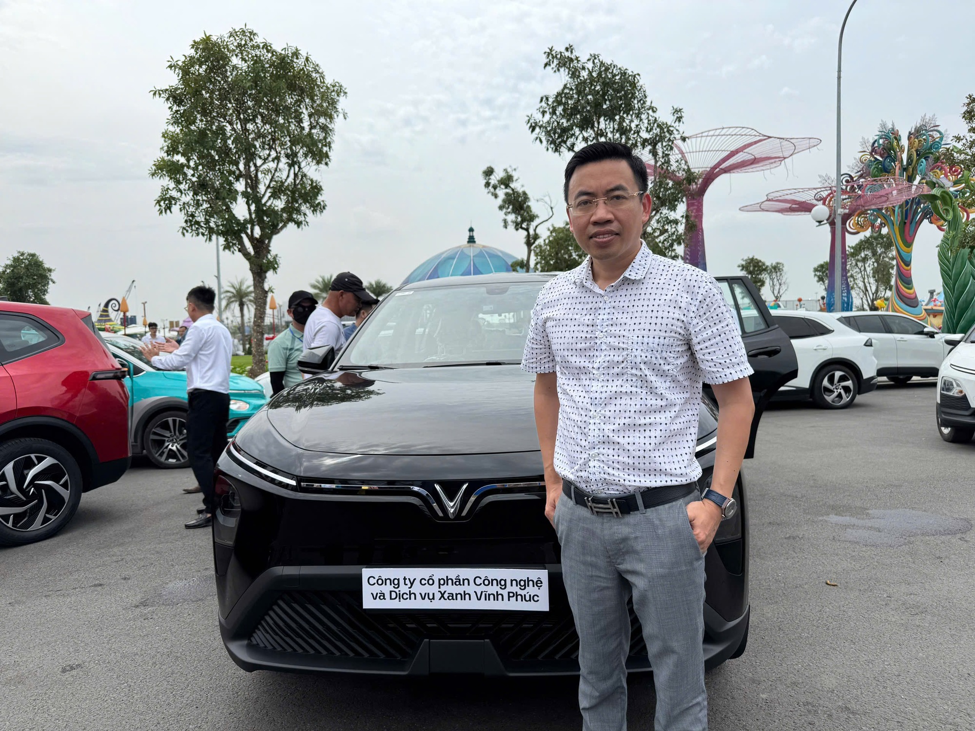 Khi mọi người còn đang tranh cãi giá 749 triệu cho Limo Green ‘siêu base’ thì người mua 10.000 xe nói gì?- Ảnh 1. Khi mọi người còn đang tranh cãi giá 749 triệu cho Limo Green ‘siêu base’ thì người mua 10.000 xe nói gì?- Ảnh 1.