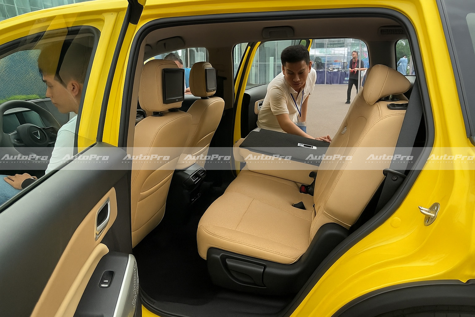 Độ VinFast Limo Green bằng loạt trang bị sang, xịn, mịn: Xe 'siêu base' hóa thành 'xe chủ tịch' chỉ trong phút mốt- Ảnh 7.