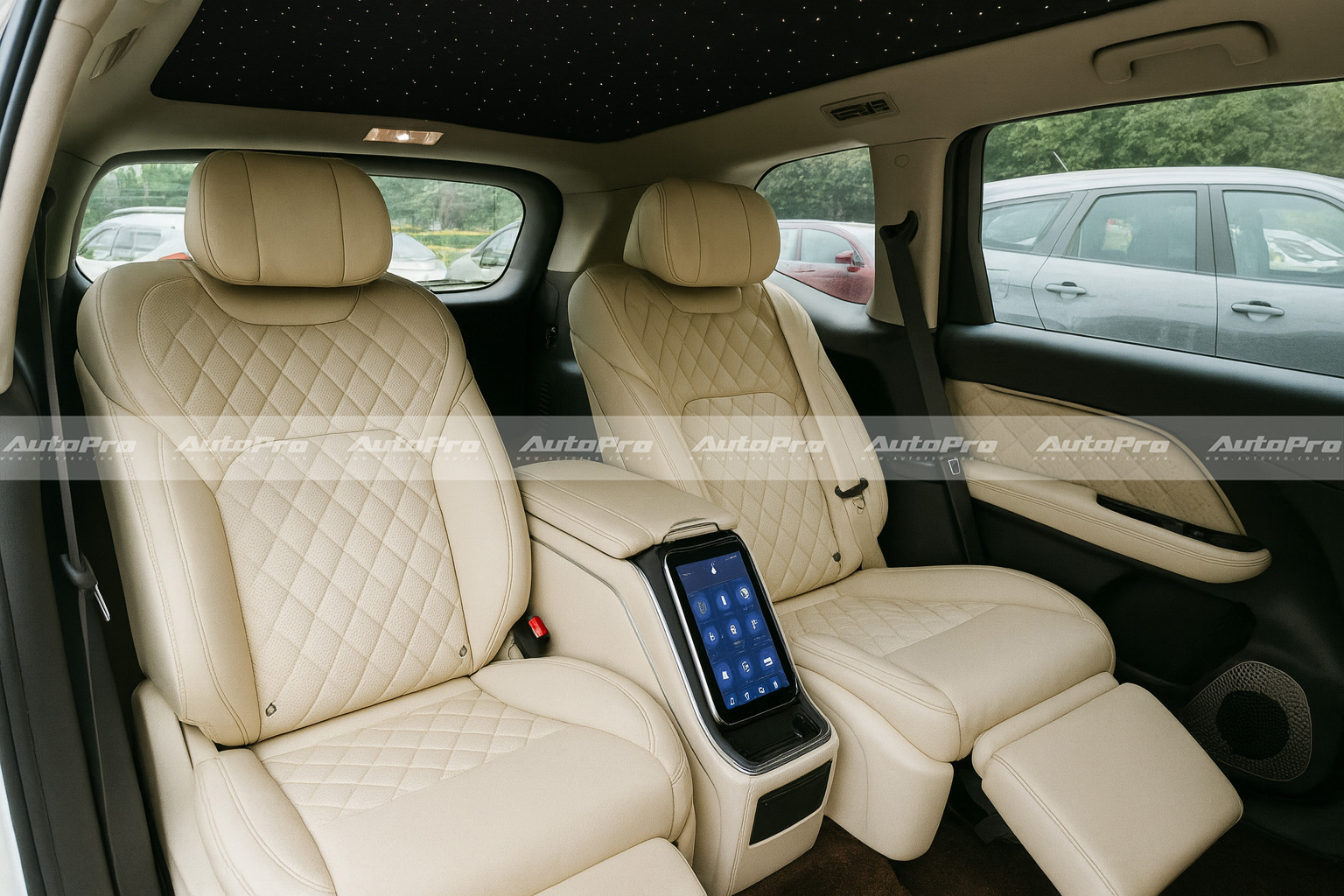 Độ VinFast Limo Green bằng loạt trang bị sang, xịn, mịn: Xe 'siêu base' hóa thành 'xe chủ tịch' chỉ trong phút mốt- Ảnh 9.
