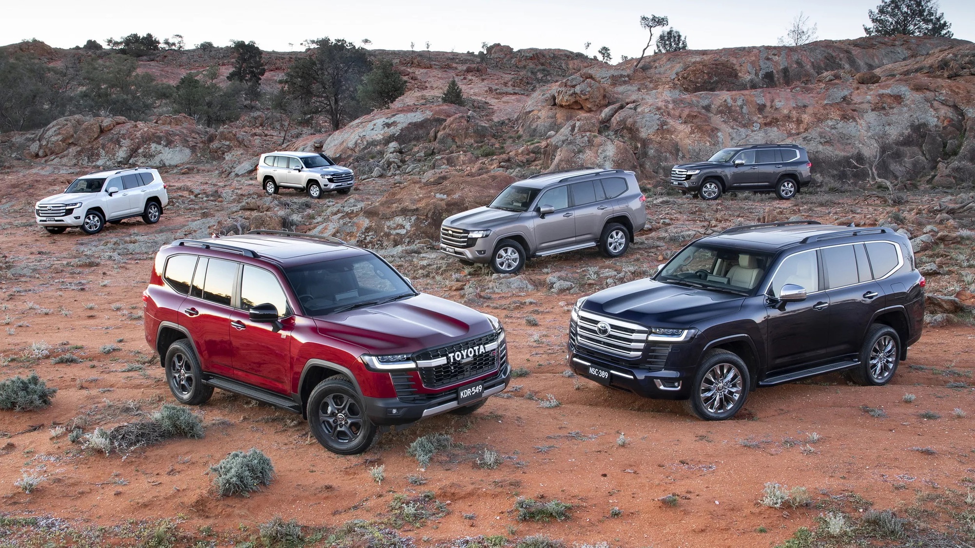 Ở Việt Nam đành lọt top bán ít nhưng đây mới là 'độ hot' thực sự của Toyota Land Cruiser: Bán hơn 100.000 xe/năm toàn cầu, có nơi lượng bán ngang Accent- Ảnh 2. Ở Việt Nam đành lọt top bán ít nhưng đây mới là 'độ hot' thực sự của Toyota Land Cruiser: Bán hơn 100.000 xe/năm toàn cầu, có nơi lượng bán ngang Accent- Ảnh 2.