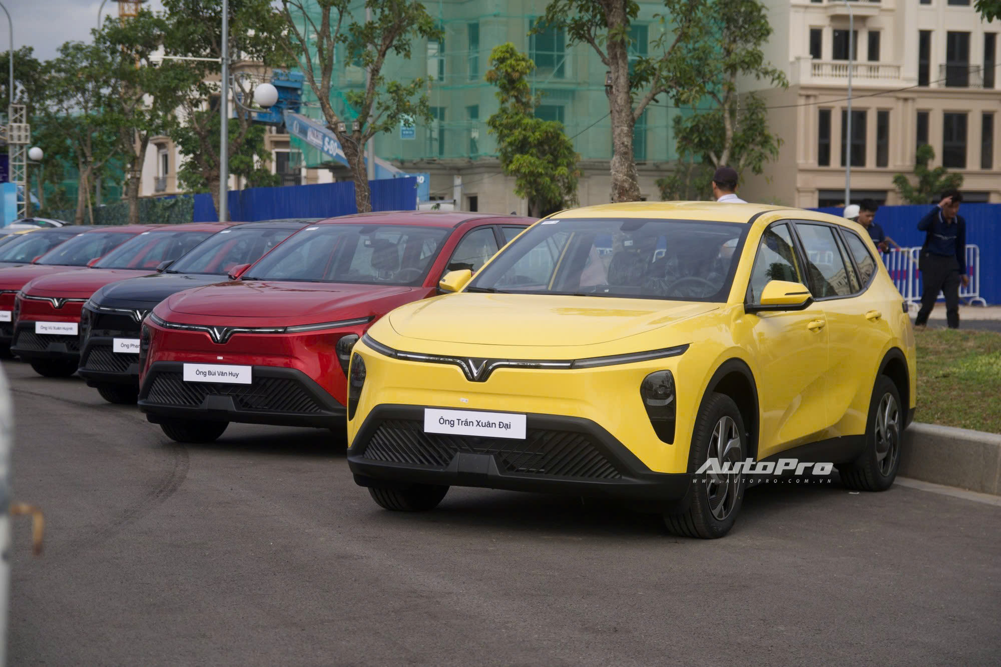 Độ VinFast Limo Green bằng loạt trang bị sang, xịn, mịn: Xe 'siêu base' hóa thành 'xe chủ tịch' chỉ trong phút mốt- Ảnh 1.
