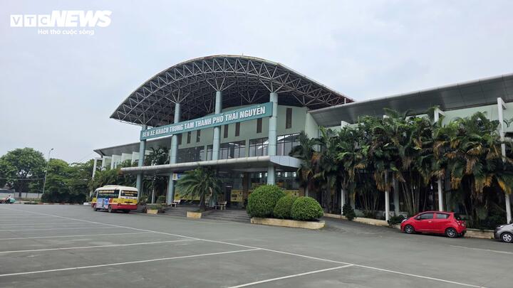Hãng taxi “độc chiếm” bến, đuổi phụ nữ bế con nhỏ khỏi xe công nghệ: Giám đốc bến xe lên tiếng- Ảnh 2. Hãng taxi “độc chiếm” bến, đuổi phụ nữ bế con nhỏ khỏi xe công nghệ: Giám đốc bến xe lên tiếng- Ảnh 2.