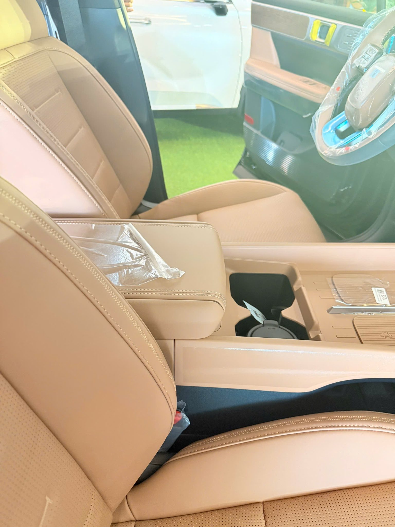 Hyundai Santa Fe làm mới nội thất tại Việt Nam: Không chỉ đổi màu da mà còn nhiều chi tiết khác- Ảnh 5.