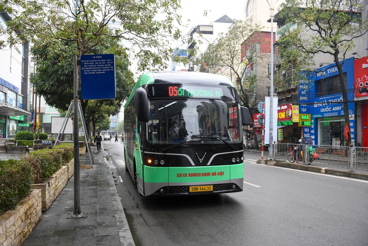 Hà Nội: Thí điểm tuyến buýt điện phục vụ người dân thăm quan khu vực Hoàn Kiếm, Ba Đình- Ảnh 1.