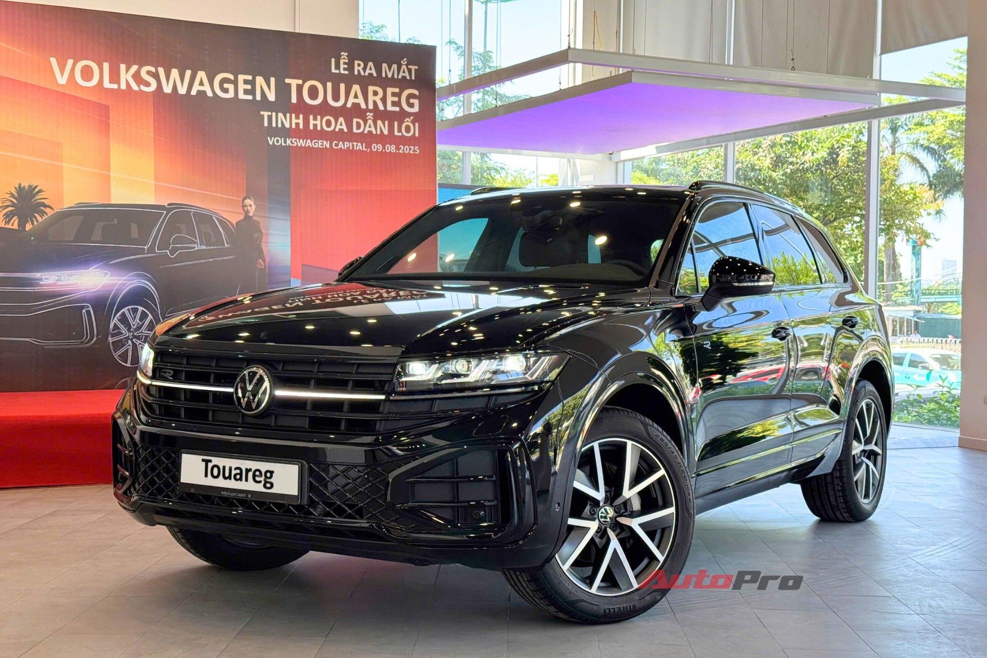 VW Touareg thêm 2 bản mới, đã về đại lý: Giá tới gần 3,4 tỷ đồng nhưng vẫn rẻ hơn Audi Q7 cả trăm triệu đồng, chưa có ADAS- Ảnh 1. VW Touareg thêm 2 bản mới, đã về đại lý: Giá tới gần 3,4 tỷ đồng nhưng vẫn rẻ hơn Audi Q7 cả trăm triệu đồng, chưa có ADAS- Ảnh 1.