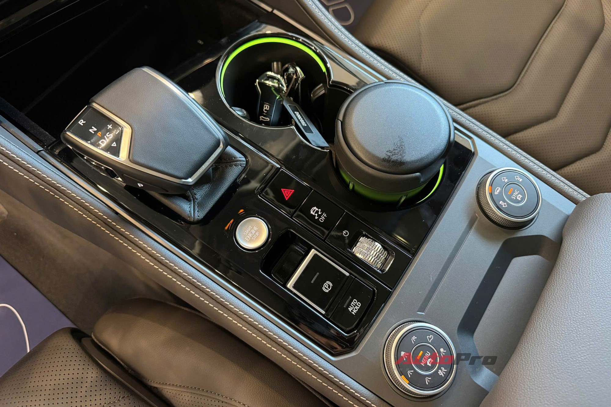 VW Touareg thêm 2 bản mới, đã về đại lý: Giá tới gần 3,4 tỷ đồng nhưng vẫn rẻ hơn Audi Q7 cả trăm triệu đồng, chưa có ADAS- Ảnh 20. VW Touareg thêm 2 bản mới, đã về đại lý: Giá tới gần 3,4 tỷ đồng nhưng vẫn rẻ hơn Audi Q7 cả trăm triệu đồng, chưa có ADAS- Ảnh 20.