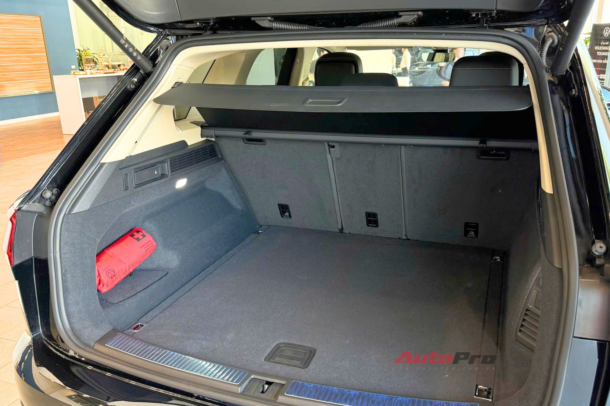 VW Touareg thêm 2 bản mới, đã về đại lý: Giá tới gần 3,4 tỷ đồng nhưng vẫn rẻ hơn Audi Q7 cả trăm triệu đồng, chưa có ADAS- Ảnh 25. VW Touareg thêm 2 bản mới, đã về đại lý: Giá tới gần 3,4 tỷ đồng nhưng vẫn rẻ hơn Audi Q7 cả trăm triệu đồng, chưa có ADAS- Ảnh 25.