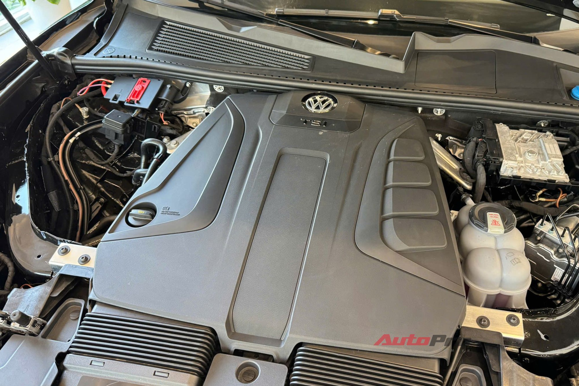 VW Touareg thêm 2 bản mới, đã về đại lý: Giá tới gần 3,4 tỷ đồng nhưng vẫn rẻ hơn Audi Q7 cả trăm triệu đồng, chưa có ADAS- Ảnh 15. VW Touareg thêm 2 bản mới, đã về đại lý: Giá tới gần 3,4 tỷ đồng nhưng vẫn rẻ hơn Audi Q7 cả trăm triệu đồng, chưa có ADAS- Ảnh 15.