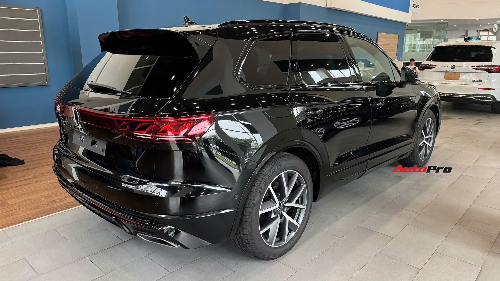 Chênh 31 triệu đồng, chọn VW Touareg 'full' hay Lexus RX 'base': Bảng so sánh dưới đây chỉ ra mọi khác biệt giữa hai xe- Ảnh 4.