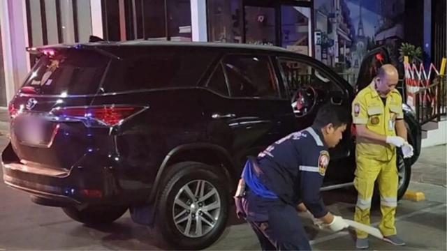 Thấy chiếc ô tô đỗ mãi không rời đi, nhân viên bảo vệ ngó vào thì kinh hãi với cảnh tượng bên trong- Ảnh 2.