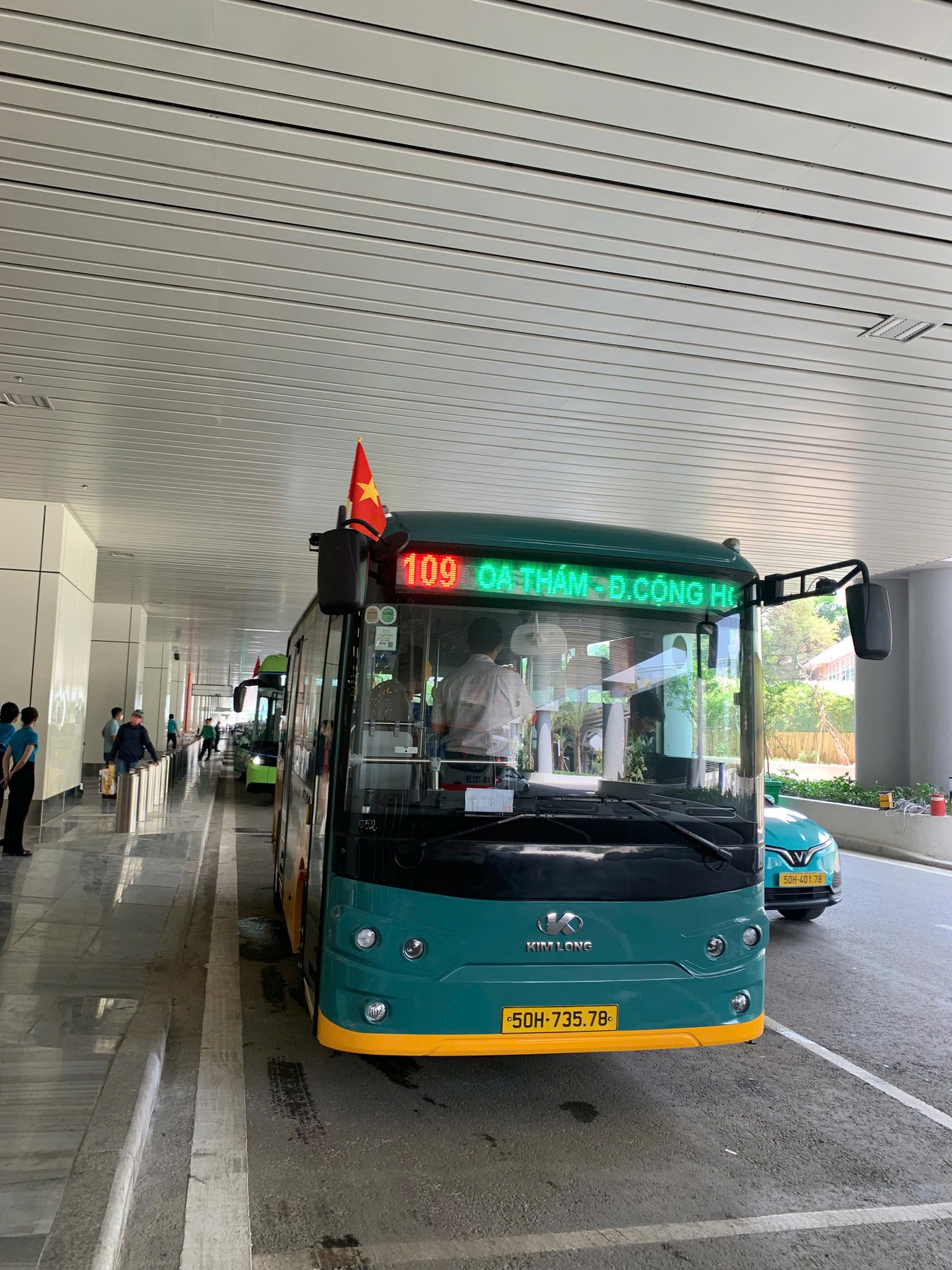 Chỉ tốn 5k để đi xe đến sân bay Tân Sơn Nhất, một cách quá hay mà cực ít người biết đến- Ảnh 6. Chỉ tốn 5k để đi xe đến sân bay Tân Sơn Nhất, một cách quá hay mà cực ít người biết đến- Ảnh 6.
