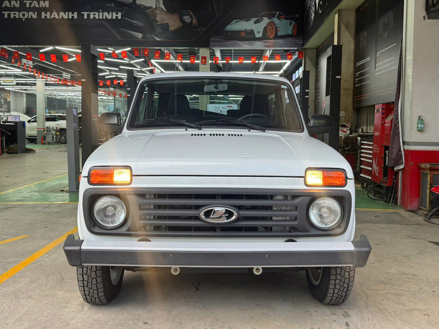 Lada Niva giá 450 triệu đồng tại Việt Nam: Dáng kiểu Jimny nhưng không phải ai cũng lái được, nhập Nga, bảo hành ít hơn xe Nhật, Hàn- Ảnh 2.