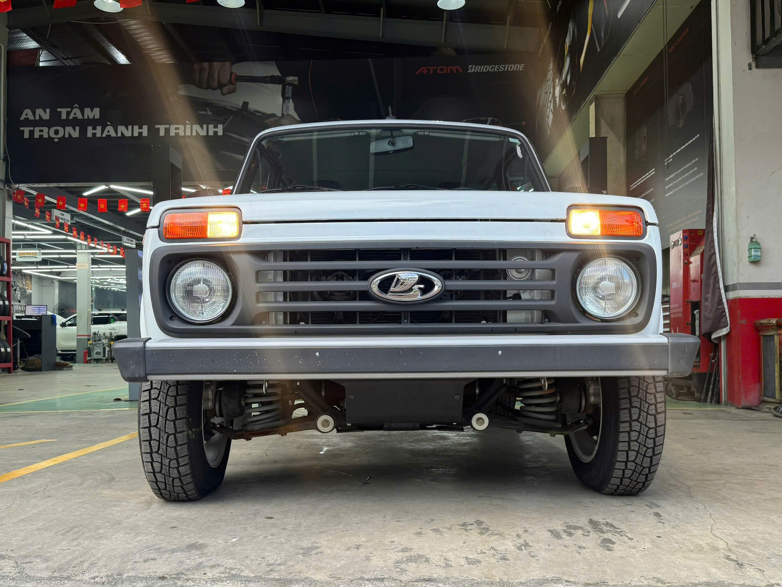 Lada Niva giá 450 triệu đồng tại Việt Nam: Dáng kiểu Jimny nhưng không phải ai cũng lái được, nhập Nga, bảo hành ít hơn xe Nhật, Hàn- Ảnh 5.