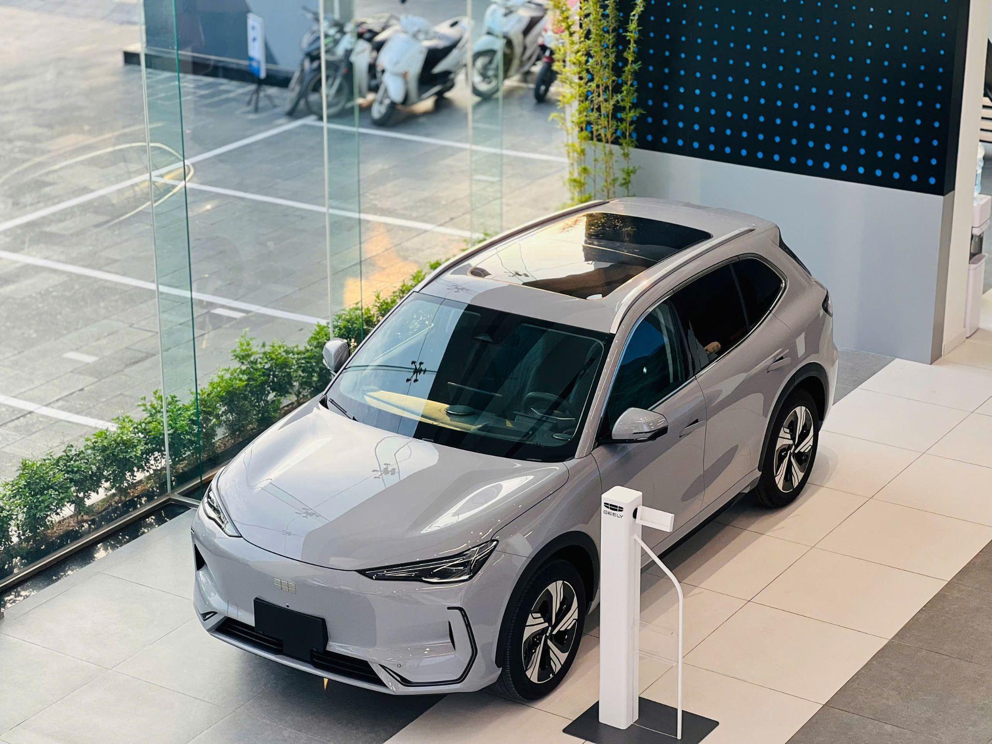 Geely Việt Nam mở rộng hệ thống lên 28 showroom, tung chính sách giá ưu đãi từ 499 triệu đồng trong tháng 9- Ảnh 3. Geely Việt Nam mở rộng hệ thống lên 28 showroom, tung chính sách giá ưu đãi từ 499 triệu đồng trong tháng 9- Ảnh 3.