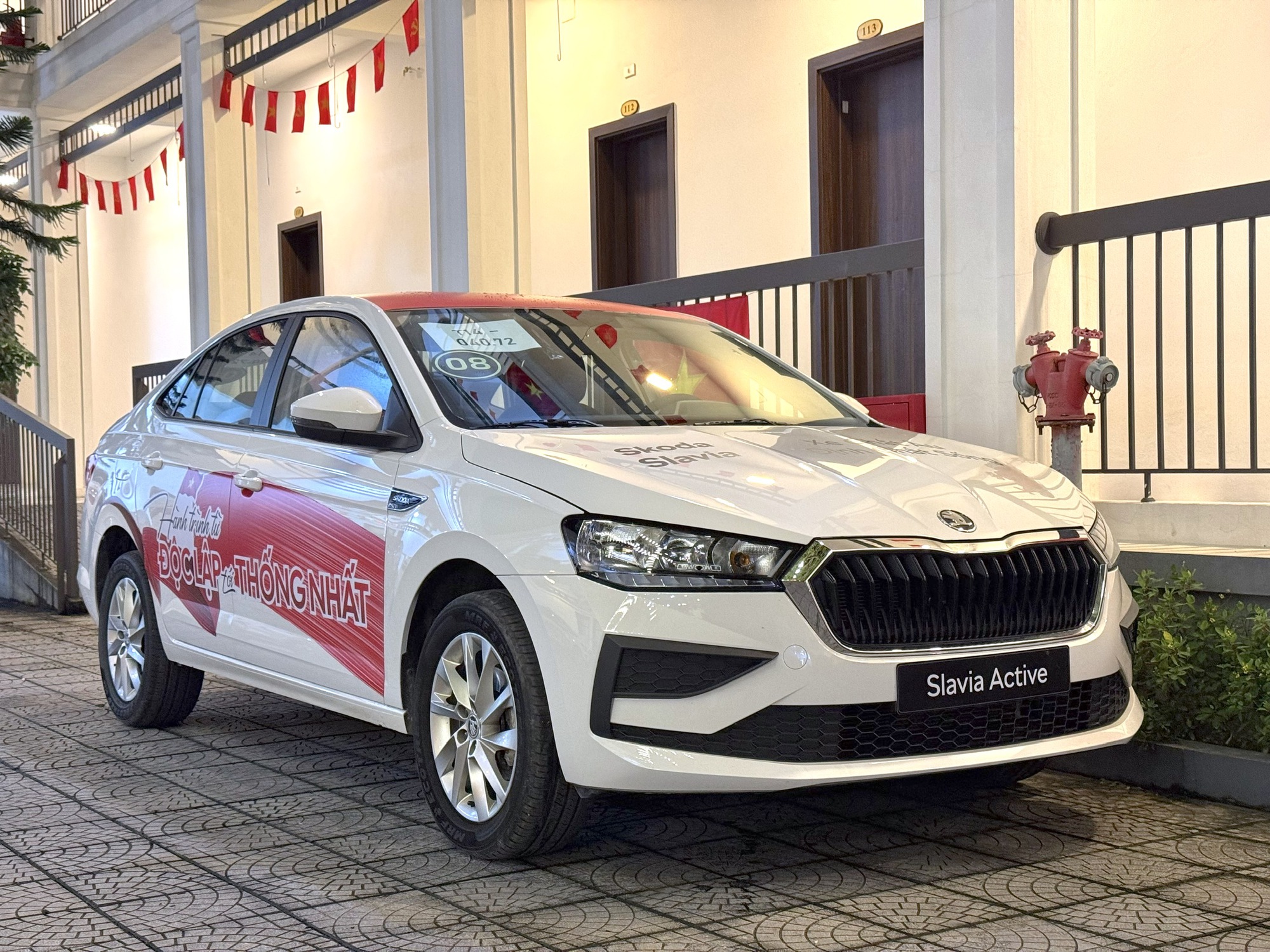 Skoda Slavia ra mắt Việt Nam ngày mai: Sedan hạng B cạnh tranh Vios, City bằng khung gầm châu Âu và máy 1.0L tăng áp, chỉ chờ giá tốt- Ảnh 2. Skoda Slavia ra mắt Việt Nam ngày mai: Sedan hạng B cạnh tranh Vios, City bằng khung gầm châu Âu và máy 1.0L tăng áp, chỉ chờ giá tốt- Ảnh 2.