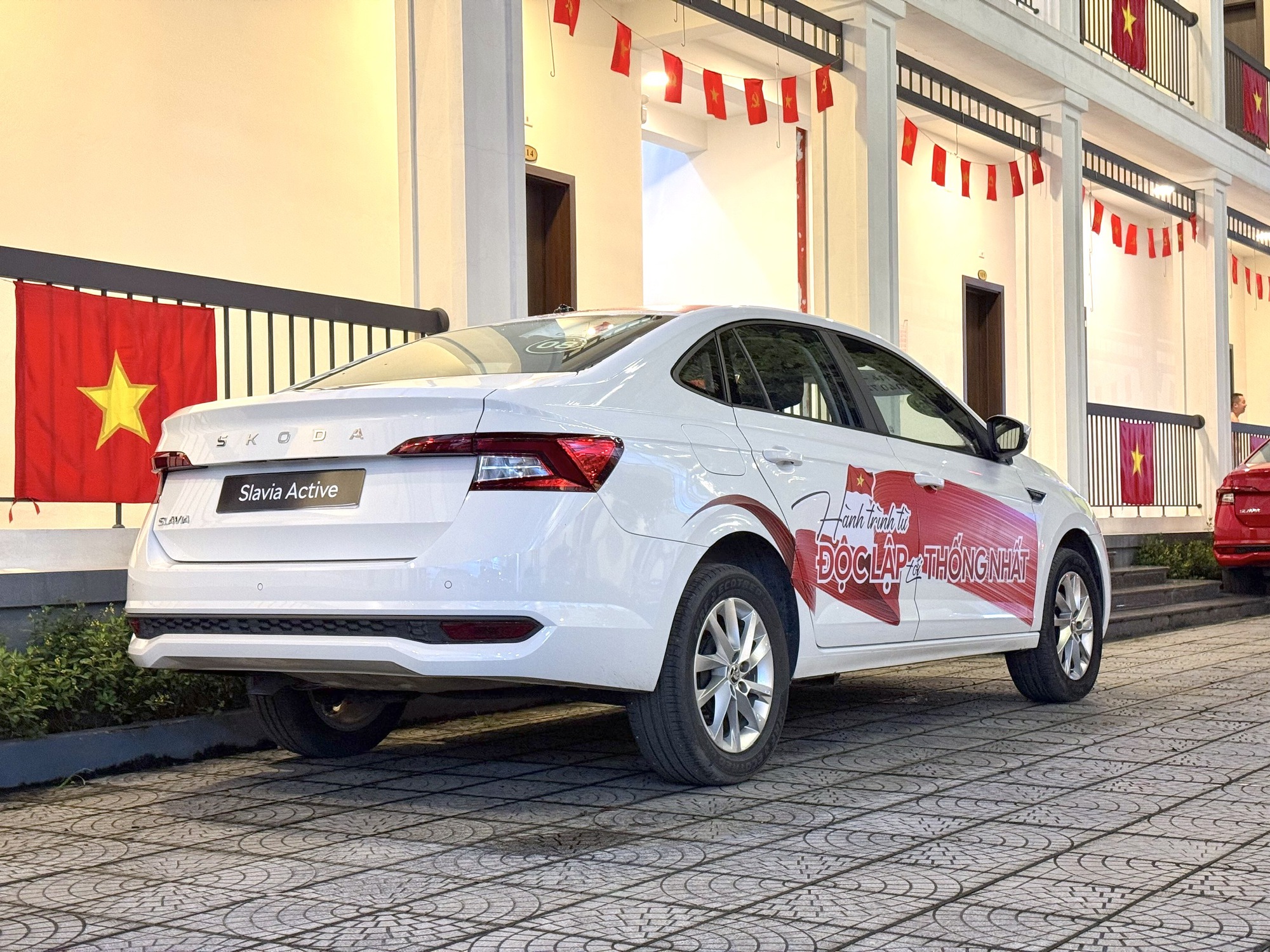 Skoda Slavia ra mắt Việt Nam ngày mai: Sedan hạng B cạnh tranh Vios, City bằng khung gầm châu Âu và máy 1.0L tăng áp, chỉ chờ giá tốt- Ảnh 5. Skoda Slavia ra mắt Việt Nam ngày mai: Sedan hạng B cạnh tranh Vios, City bằng khung gầm châu Âu và máy 1.0L tăng áp, chỉ chờ giá tốt- Ảnh 5.