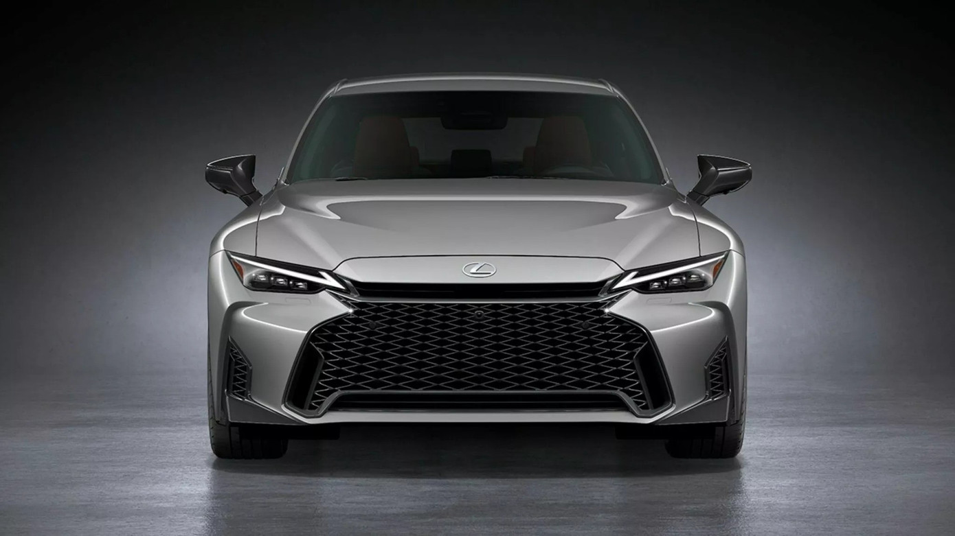 Lexus làm mới dòng sedan cỡ nhỏ- Ảnh 3.