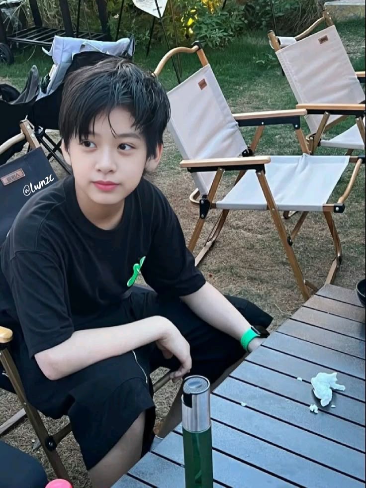 Cậu con trai từ chối bố mẹ đưa đi học bằng ô tô: Nuôi dạy Gen Alpha không phải chỉ cần điều kiện kinh tế- Ảnh 1. Cậu con trai từ chối bố mẹ đưa đi học bằng ô tô: Nuôi dạy Gen Alpha không phải chỉ cần điều kiện kinh tế- Ảnh 1.