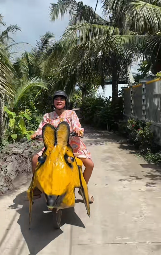 Giỡn mà thiệt: Người đàn ông ở Cà Mau mỗi tuần lại thấy cưới một lần, nhà có máy bay riêng, ê hề "siêu xe"...- Ảnh 13.