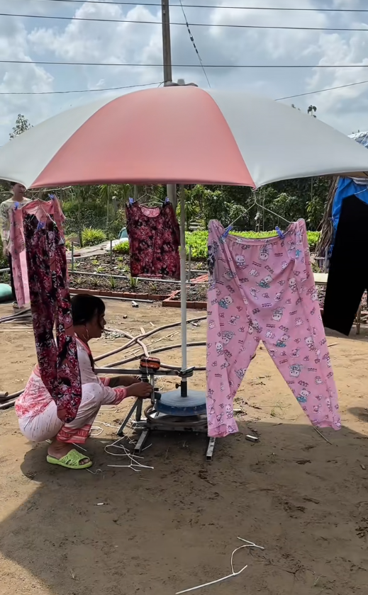 Giỡn mà thiệt: Người đàn ông ở Cà Mau mỗi tuần lại thấy cưới một lần, nhà có máy bay riêng, ê hề "siêu xe"...- Ảnh 20.