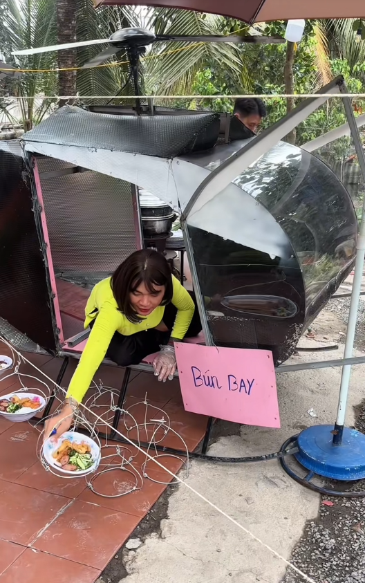 Giỡn mà thiệt: Người đàn ông ở Cà Mau mỗi tuần lại thấy cưới một lần, nhà có máy bay riêng, ê hề "siêu xe"...- Ảnh 15.