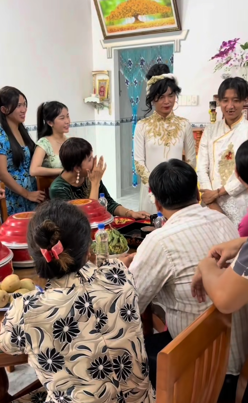 Giỡn mà thiệt: Người đàn ông ở Cà Mau mỗi tuần lại thấy cưới một lần, nhà có máy bay riêng, ê hề "siêu xe"...- Ảnh 3.