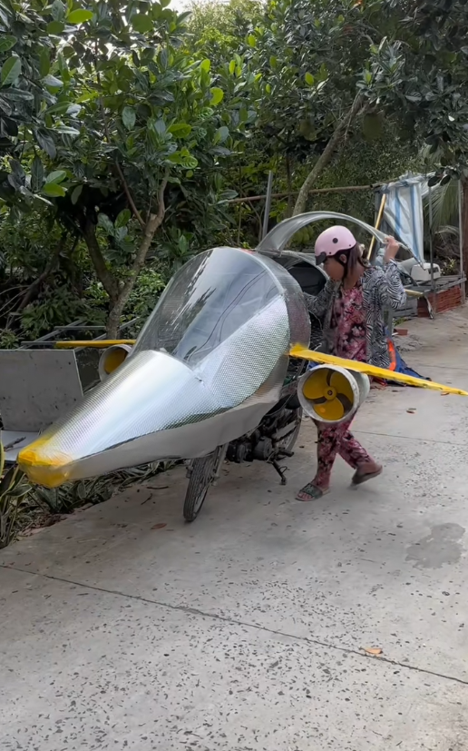 Giỡn mà thiệt: Người đàn ông ở Cà Mau mỗi tuần lại thấy cưới một lần, nhà có máy bay riêng, ê hề "siêu xe"...- Ảnh 16.