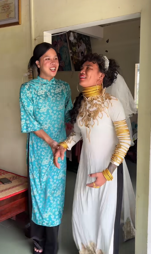 Giỡn mà thiệt: Người đàn ông ở Cà Mau mỗi tuần lại thấy cưới một lần, nhà có máy bay riêng, ê hề "siêu xe"...- Ảnh 9.