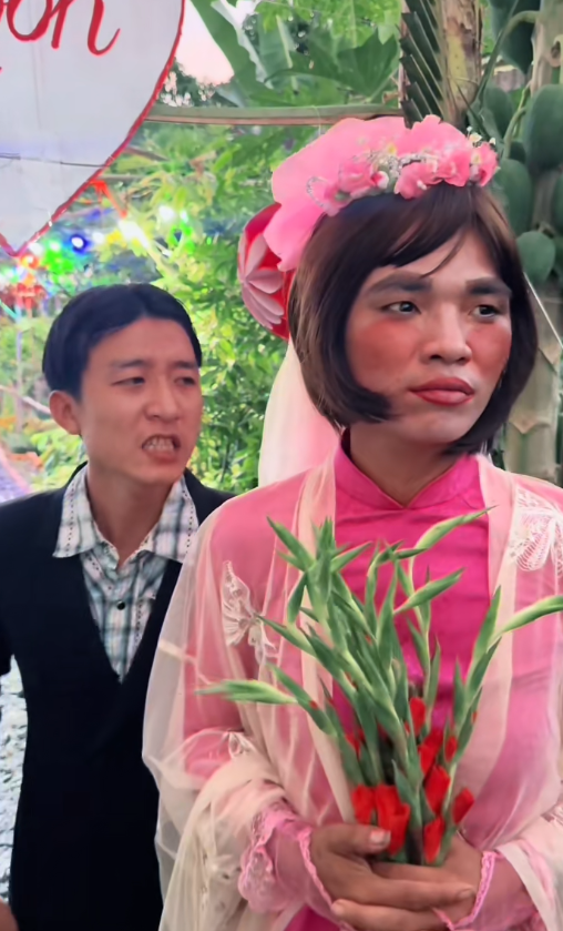 Giỡn mà thiệt: Người đàn ông ở Cà Mau mỗi tuần lại thấy cưới một lần, nhà có máy bay riêng, ê hề "siêu xe"...- Ảnh 6.