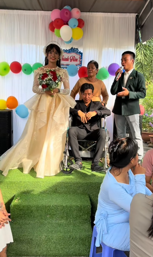 Giỡn mà thiệt: Người đàn ông ở Cà Mau mỗi tuần lại thấy cưới một lần, nhà có máy bay riêng, ê hề "siêu xe"...- Ảnh 2.