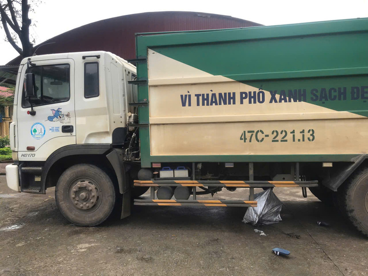 Xe vào trường chở rác tông chết 1 học sinh: Mẹ khóc nghẹn trước bàn thờ con trai- Ảnh 2.