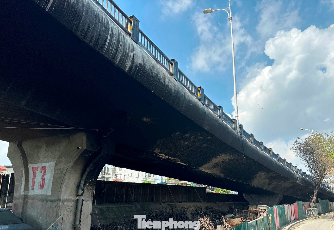 Kết quả kiểm định đường dẫn cầu Vĩnh Tuy sau vụ cháy hàng trăm xe máy- Ảnh 1.