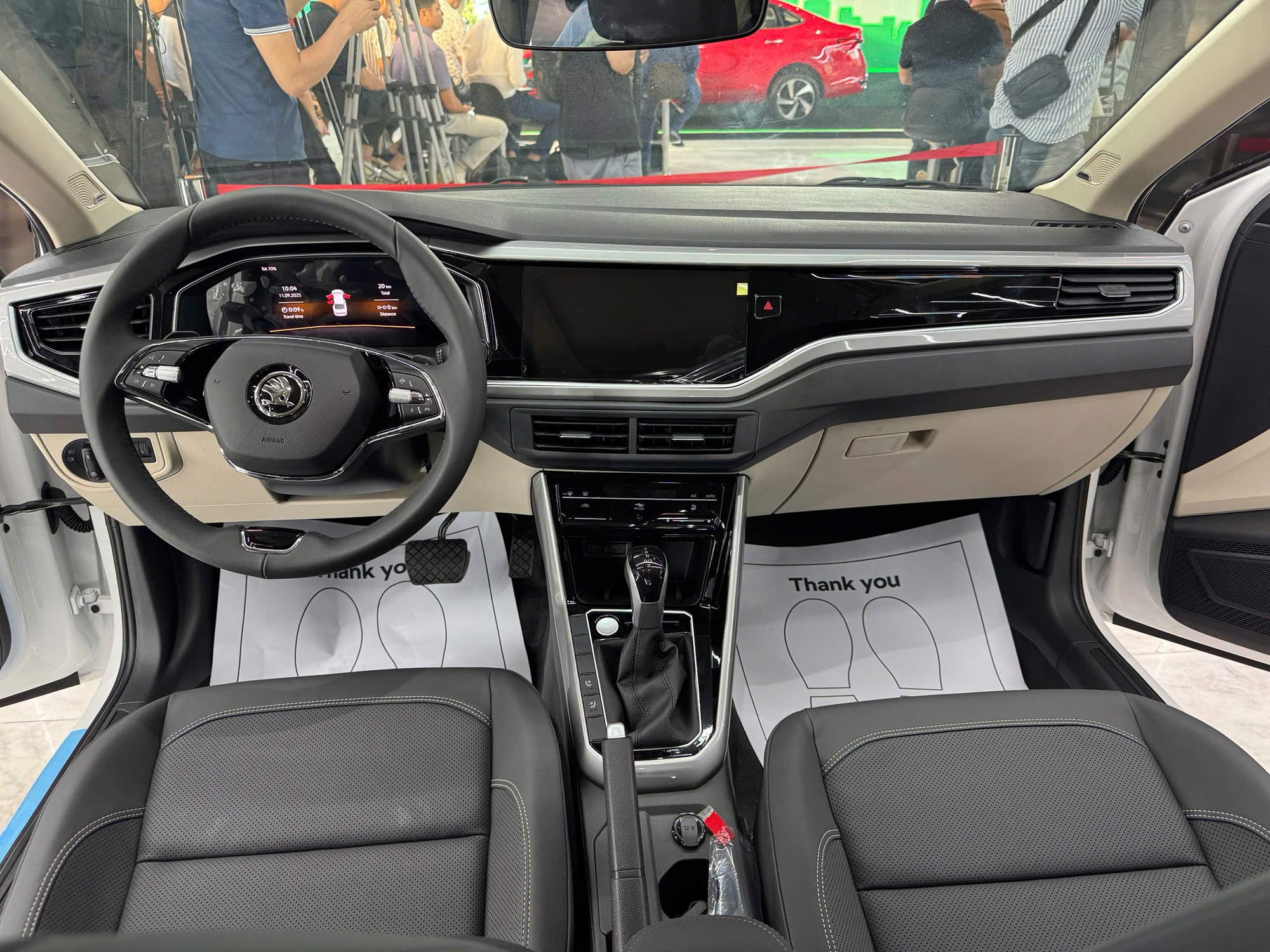 Skoda Slavia ra mắt Việt Nam: Giá bán 468-568 triệu đồng, đấu Vios City bằng máy xăng 1.0L tăng áp, hộp số 6 cấp, gầm cao hơn cả Corolla Cross- Ảnh 3. Skoda Slavia ra mắt Việt Nam: Giá bán 468-568 triệu đồng, đấu Vios City bằng máy xăng 1.0L tăng áp, hộp số 6 cấp, gầm cao hơn cả Corolla Cross- Ảnh 3.