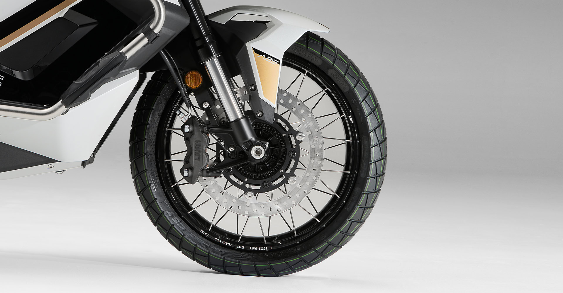 Ở Việt Nam có xe tay ga cốp rộng gấp rưỡi Lead, đầy bình đi 500 km, động cơ khỏe hơn của Honda, Yamaha- Ảnh 7. Ở Việt Nam có xe tay ga cốp rộng gấp rưỡi Lead, đầy bình đi 500 km, động cơ khỏe hơn của Honda, Yamaha- Ảnh 7.