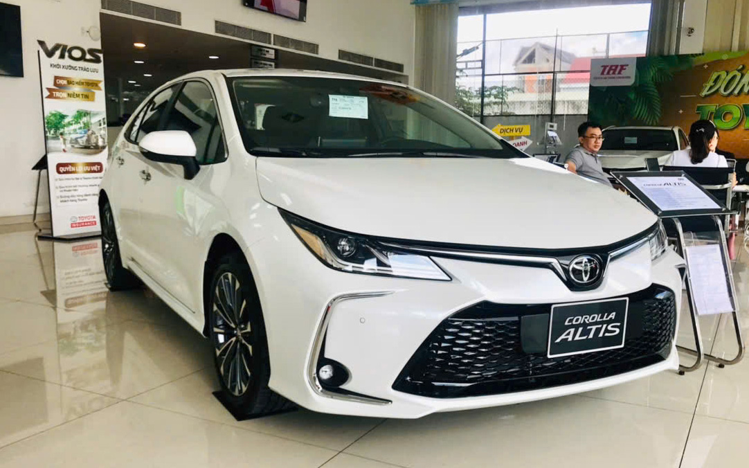 Toyota Altis tại Việt Nam mà thay đổi như bản mới lộ diện này thì dễ hot: Trông như tiểu Camry với nhiều chi tiết thể thao hơn- Ảnh 6. Toyota Altis tại Việt Nam mà thay đổi như bản mới lộ diện này thì dễ hot: Trông như tiểu Camry với nhiều chi tiết thể thao hơn- Ảnh 6.