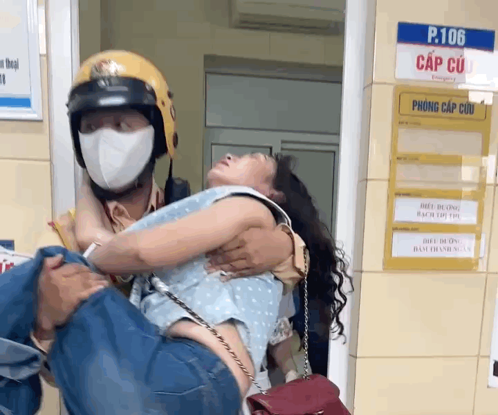 CSGT dùng xe đặc chủng dẫn đường đưa nữ giáo viên bị sốc phản vệ vào bệnh viện cấp cứu- Ảnh 1.