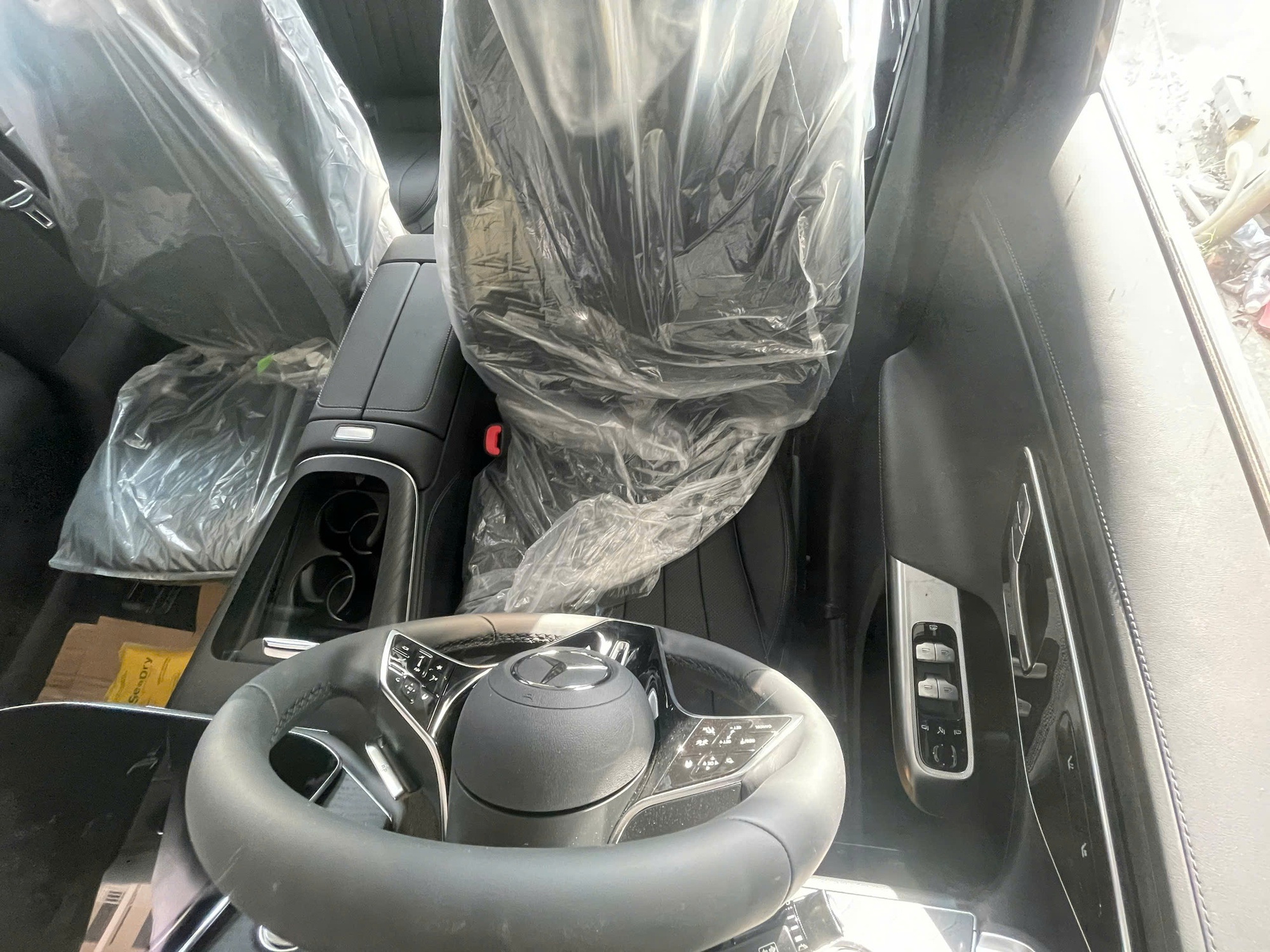 Soi nội ngoại thất Mercedes-Benz E-Class 2025 mới lộ diện tại Việt Nam: Dễ là bản ‘base’, có ADAS, mâm có thể gây tranh cãi- Ảnh 11.