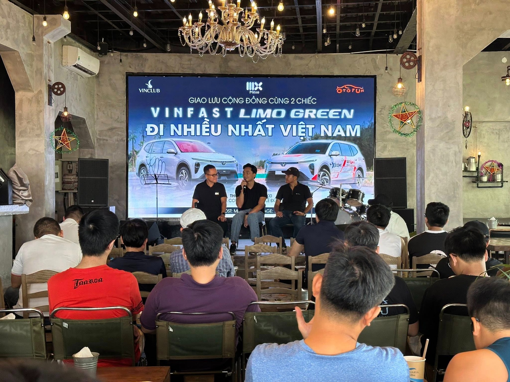 2 chiếc VinFast Limo Green đi nhiều nhất Việt Nam: Chạy hàng nghìn km, độ lại gần như toàn bộ, xuyên Việt 9 ngày không biết mệt- Ảnh 1.