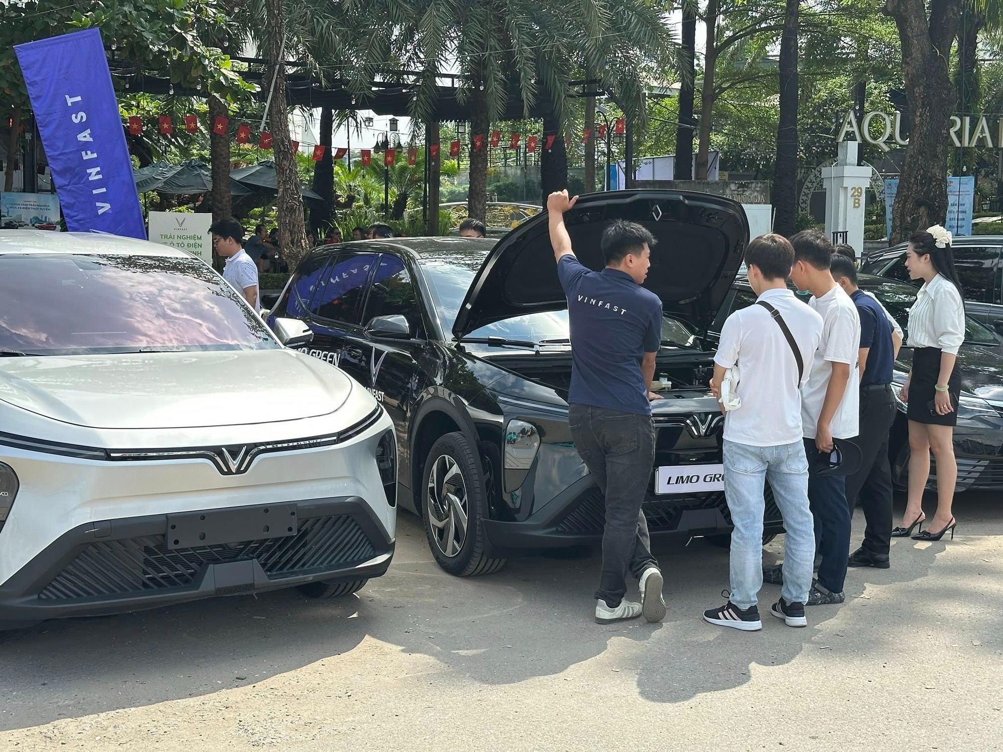 2 chiếc VinFast Limo Green đi nhiều nhất Việt Nam: Chạy hàng nghìn km, độ lại gần như toàn bộ, xuyên Việt 9 ngày không biết mệt- Ảnh 4.