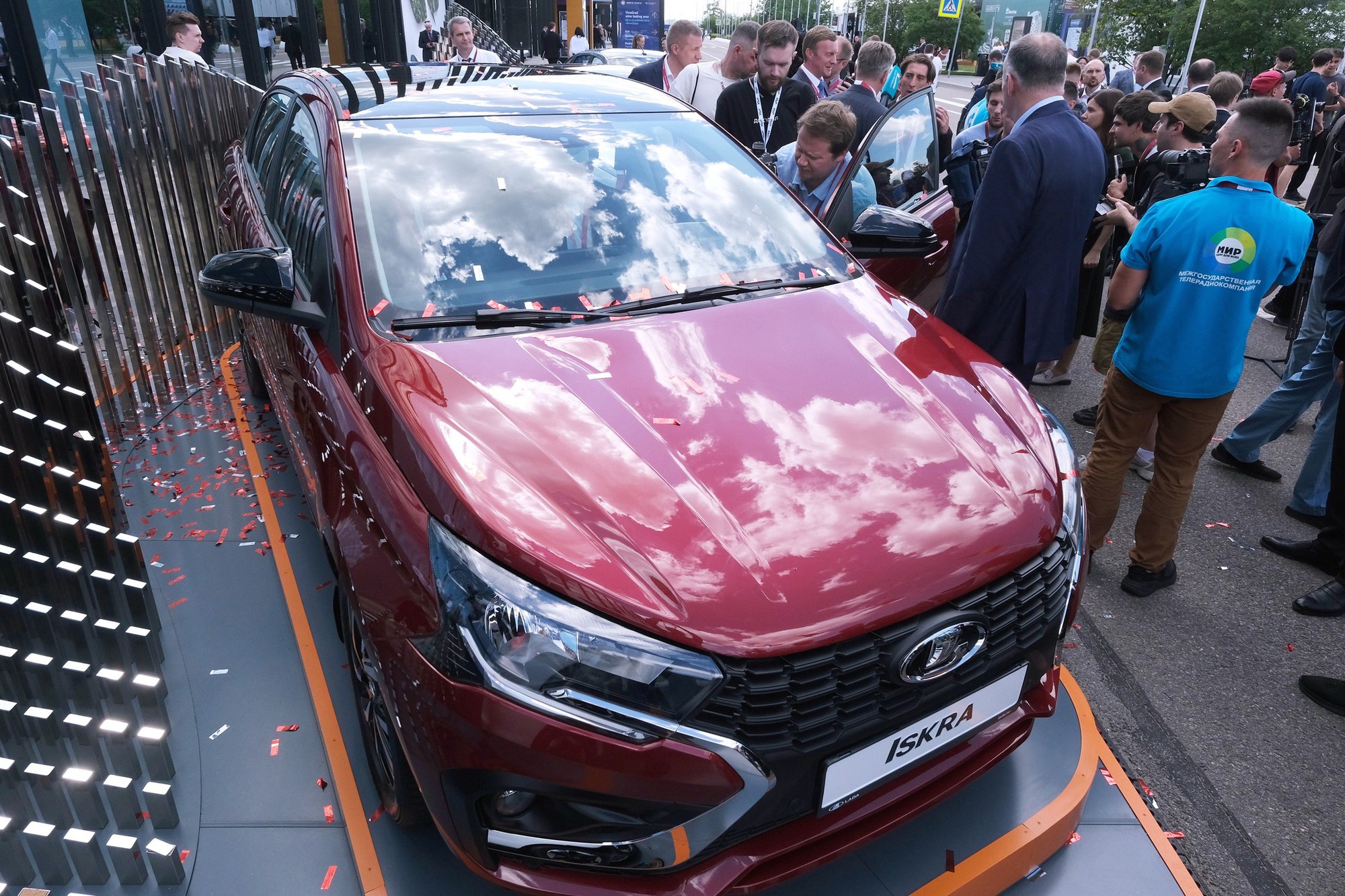 Lada Iskra - Sedan Nga dễ thế chỗ Granta đang có ở Việt Nam với thiết kế nịnh mắt hơn, giá quy đổi từ 400 triệu đồng, cạnh tranh Vios, Slavia- Ảnh 4.
