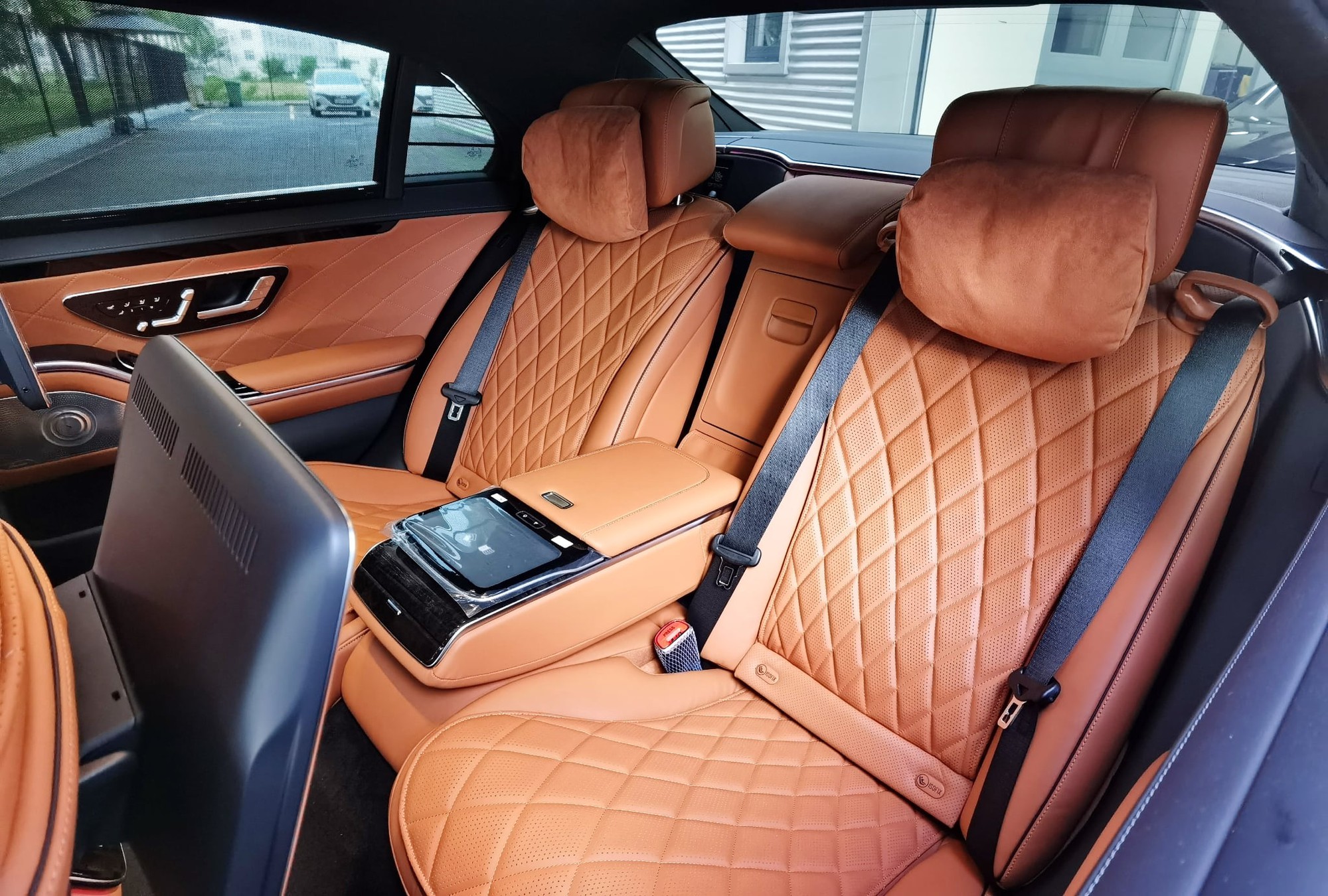 Mercedes-Benz S 450 giảm đến 600 triệu đồng tại đại lý, tăng sức đấu 7 Series nhưng người mua phải đánh đổi một thứ- Ảnh 5.