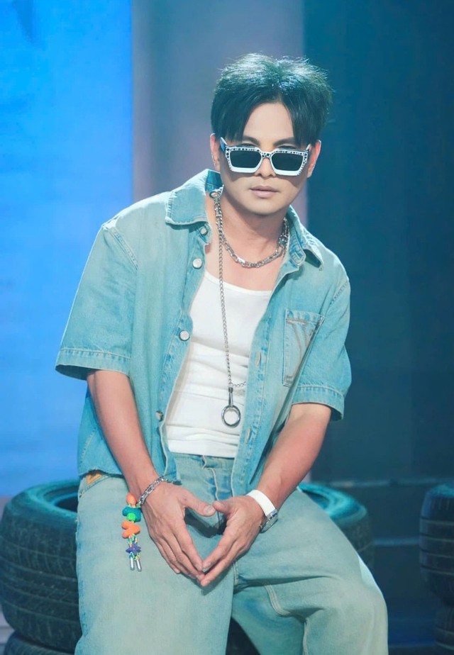 Ca sĩ đắt show hàng đầu miền Tây: Có biệt phủ 4.000m2 to nhất nhì An Giang, đổi xe xoành xoạch hơn 20 lần- Ảnh 5. Ca sĩ đắt show hàng đầu miền Tây: Có biệt phủ 4.000m2 to nhất nhì An Giang, đổi xe xoành xoạch hơn 20 lần- Ảnh 5.